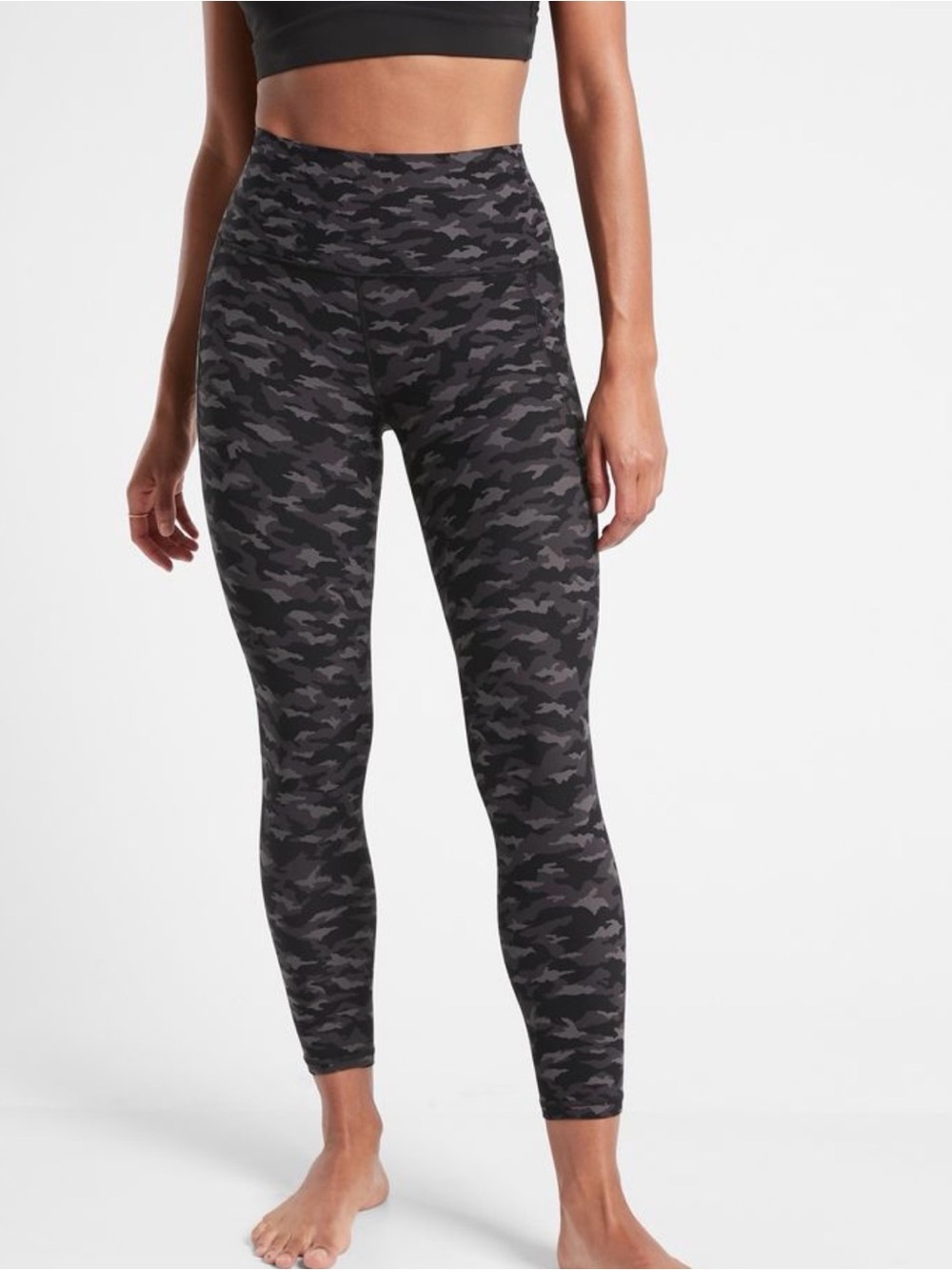 Athleta Salutation Stash Pocket II Printed 7/8 Tight Camo Leggings Size Small